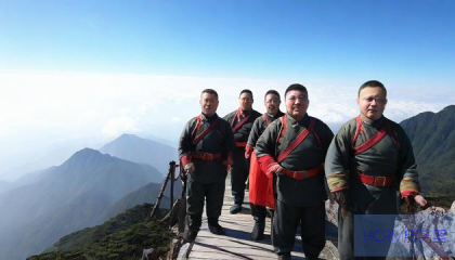 重磅!男子体重达263斤,豪掷两万元请轿夫抬上峨眉山之巅的挑战之旅!