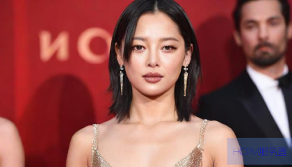 辛芷蕾以香槟配泡面独特方式庆祝获奖