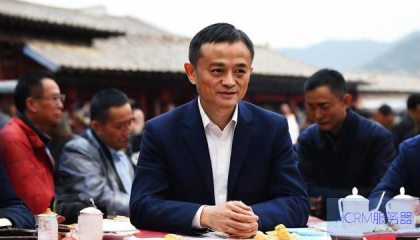刘强东现身老家路边摊畅饮,引发关注热议