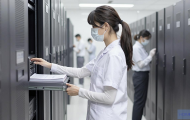 学生应该租用什么类型的服务器最适合学习和开发？