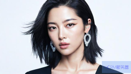 VOGUE官宣,辛芷蕾银十封面震撼登场,时尚女王再掀热潮