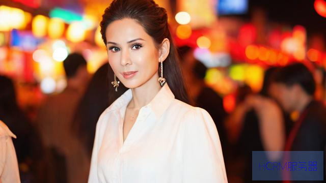 李若彤现身长沙夜市