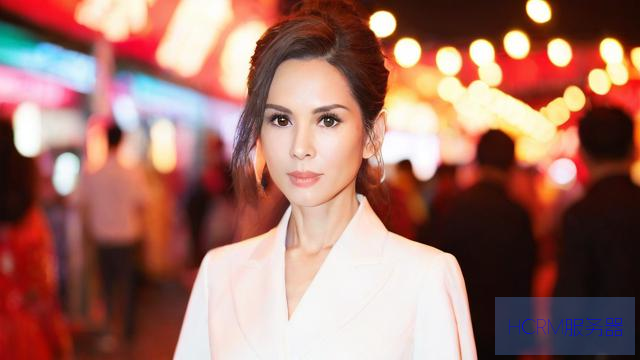 李若彤现身长沙夜市