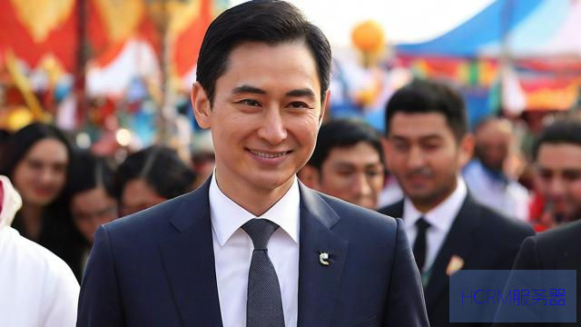 霍启刚逛新疆国际大巴扎被偶遇