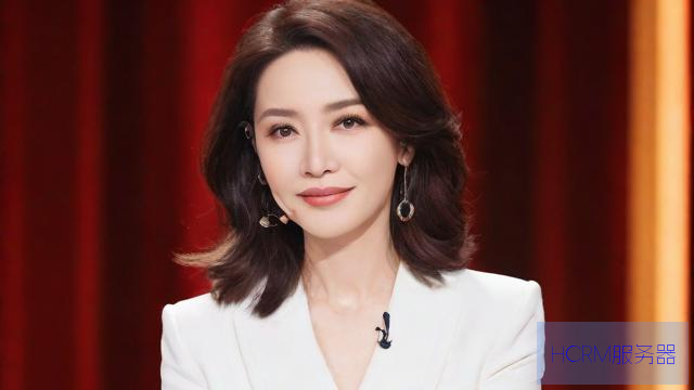 女星闲聊喊看镜头立马切回营业状态