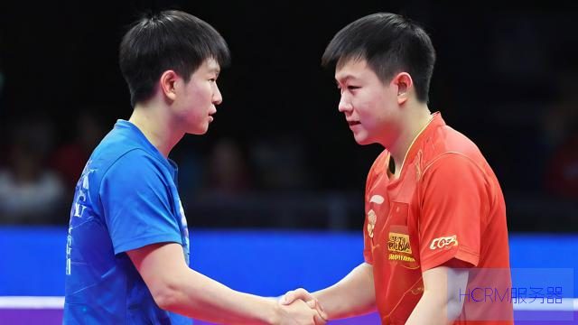 张本智和夺冠后再与王皓握手