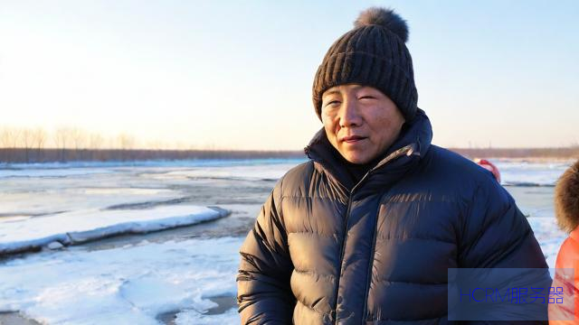 黑龙江塔河商贩穿棉衣直呼冻得嘚瑟