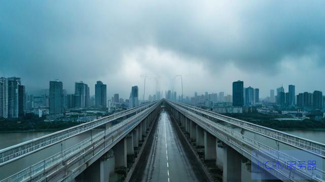 广东暴雨后一桥梁断裂