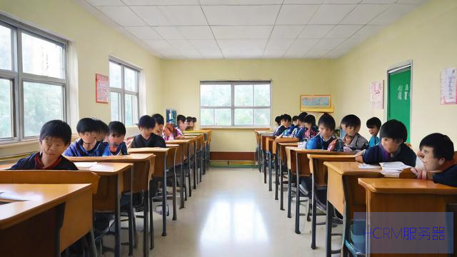 网友反映佛山一学校一间房住百人