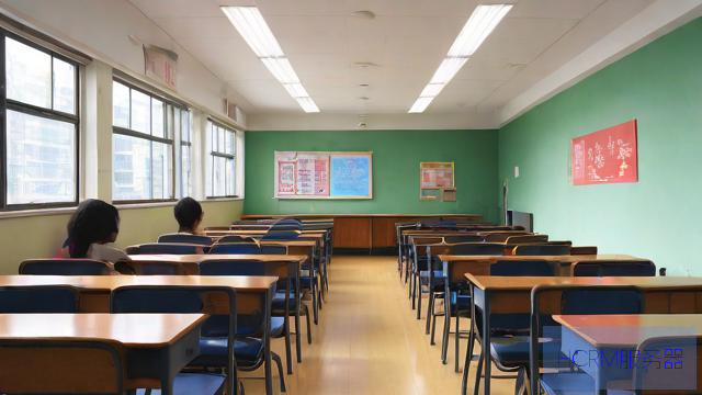 网友反映佛山一学校一间房住百人