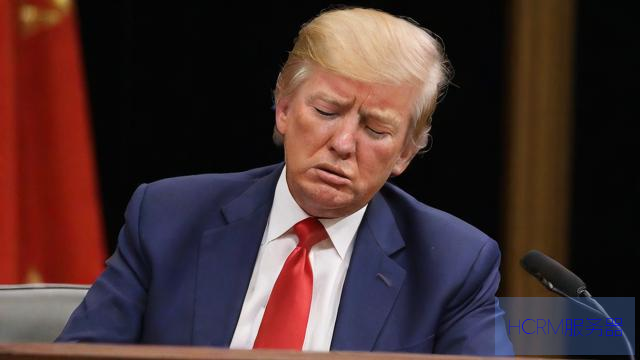 特朗普出席活动右脸下垂还昏昏欲睡