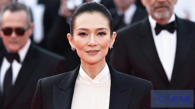 章子怡发文悼念阿玛尼先生