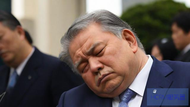 石破茂疑在广岛核爆纪念式上打瞌睡