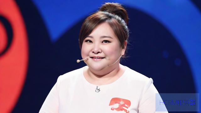 贾玲高马尾造型亮相活动