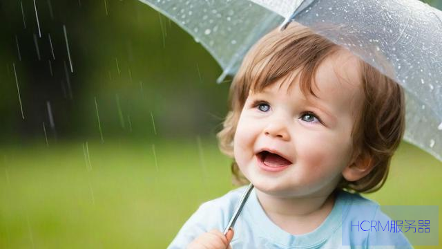 老公拿孩子挡雨妻子找家长告状
