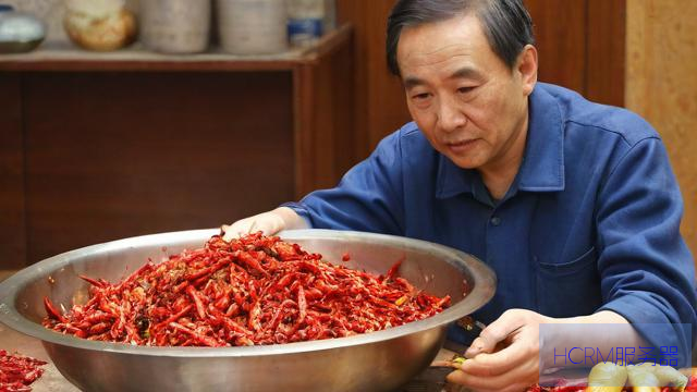 “炒菜多放辣椒”先进事迹者没取消资格